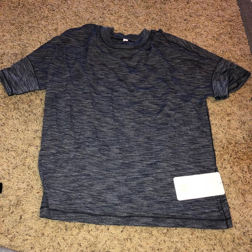 BNWT lululemon hold and let flow tee